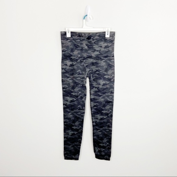 Spanx Look at Me Now Seamless Leggings in Camo - Picture 4 of 10